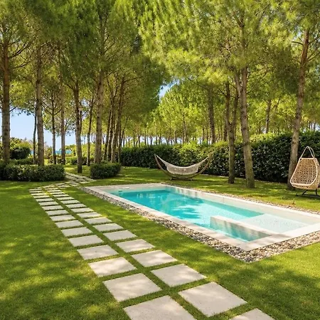 Beachfront Paradise Private Pool & Garden *