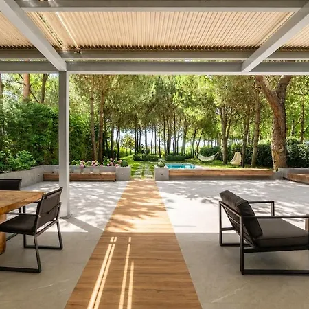 Beachfront Paradise Private Pool & Garden *
