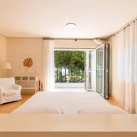 Beachfront Paradise Private Pool & Garden Durrës