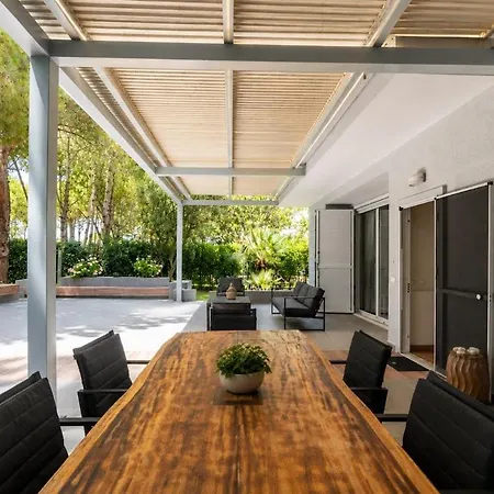 Beachfront Paradise Private Pool & Garden Villa *