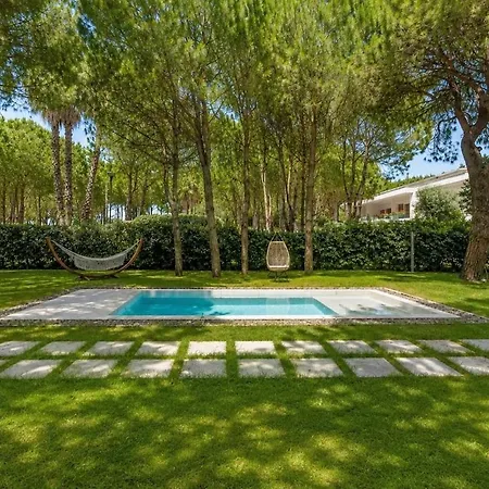 Beachfront Paradise Private Pool & Garden Villa