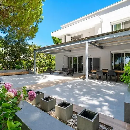 Villa Beachfront Paradise Private Pool & Garden